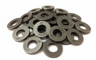 O que é a arruela lisa ASTM F436 e por que é essencial?