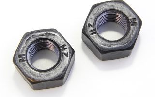 Por que usar porcas pesadas 2H em fixações industriais e como garantir o aperto correto